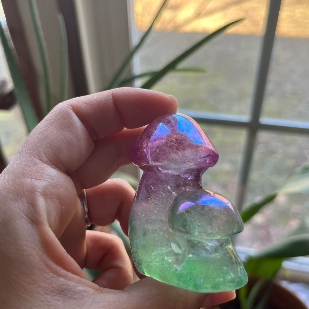 Aura Clear CrystalQuartz Double Mushroom Carving 101g - Picture 6 of 8